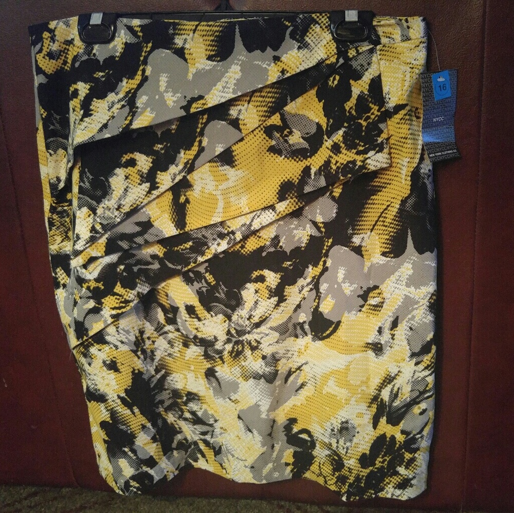 Vibrant NYCC skirt